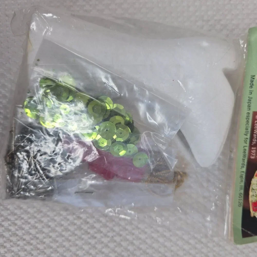 Vintage LeeWards Victorian Boot Boutique Kit 1973 DIY Christmas Ornament Craft